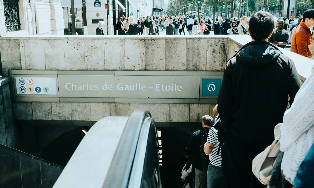 Charles de Gaulle – Étoile area in Paris near the Arc de Triomphe, showing one of the city’s busiest transport hubs.